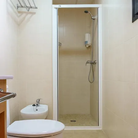 Costabella Powered By Faro Homes 푸엔히롤라
