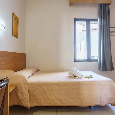 Πανσιόν Costabella Powered By Faro Homes 3*